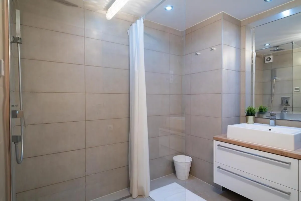 Super Central Apartment With A/C Boedapest