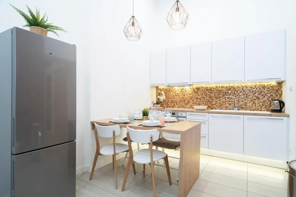 Super Central Apartment With A/C Boedapest